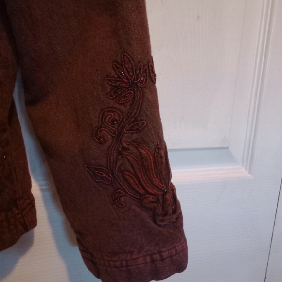 Size 4 Beautiful Coldcreek rustic brownish red Embroided Jean jacket. - Picture 7 of 8
